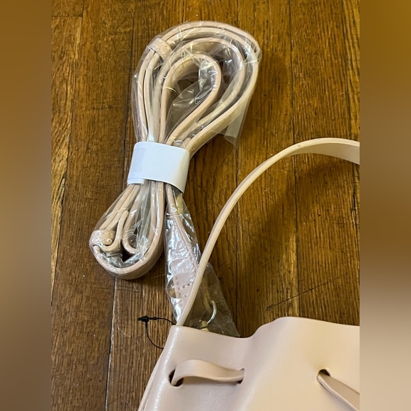 NWOT Forever 21 Cream Bucket Bag with Dual Straps - Small - Picture 3 of 10